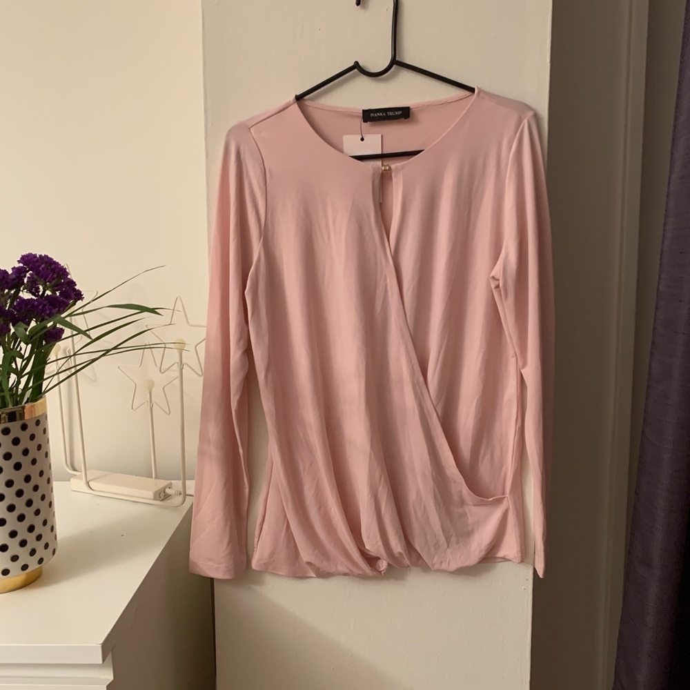 🍄Nwt. Blush long sleeve overlapping top